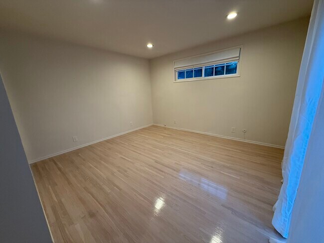 Building Photo - 7822 Bleriot Ave