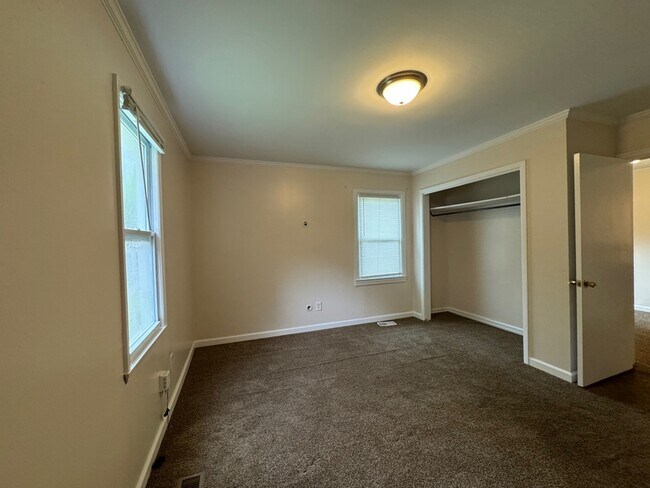 Building Photo - 1205 Broadus Ave SE