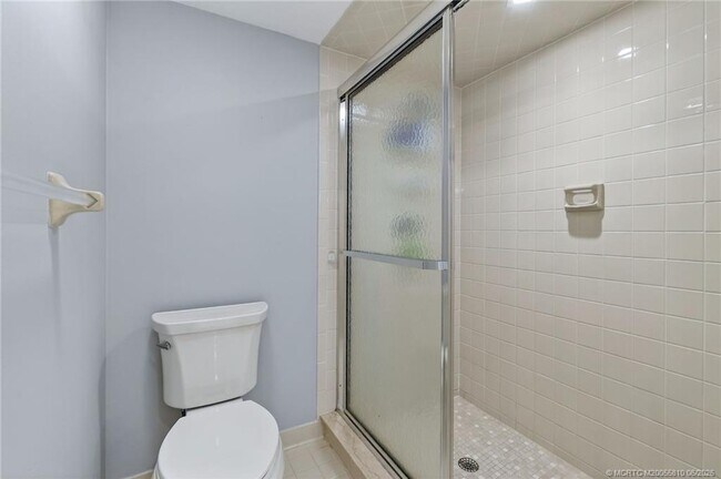 Building Photo - 5152 SE Club Way