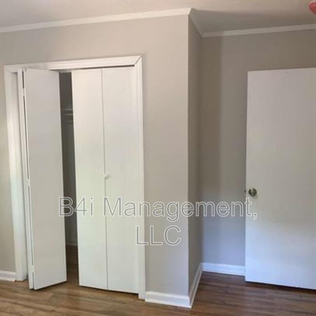 Building Photo - 112 Second St SW