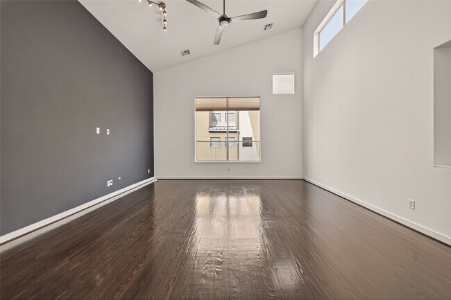 Building Photo - 405 Meadow St