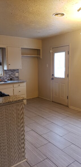 Building Photo - 1842 NE 48th St