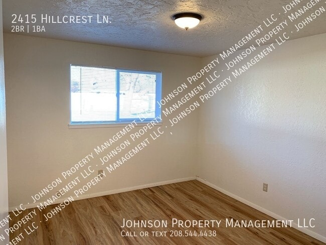 Building Photo - 2415 Hillcrest Ln