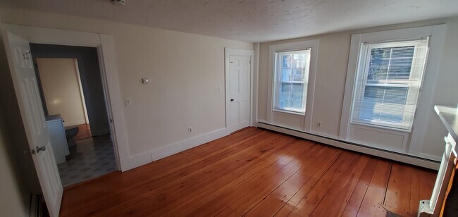 Building Photo - 458 Market St.