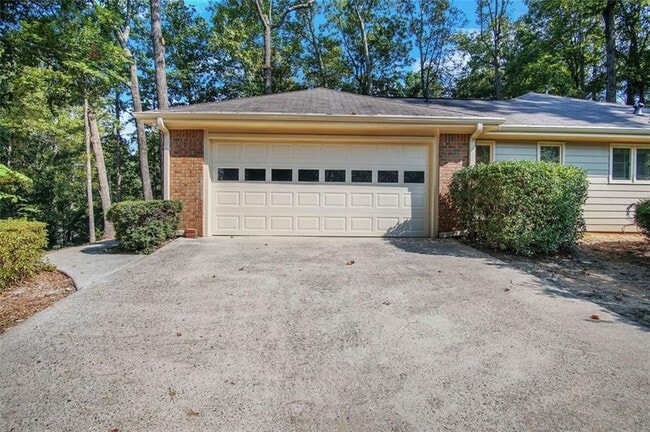 Building Photo - 2052 Old Forge Way