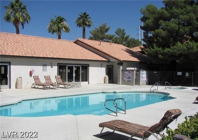 Building Photo - 2606 S Durango Dr