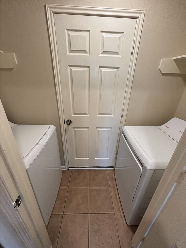 Building Photo - 8839 Windfern Trace Dr