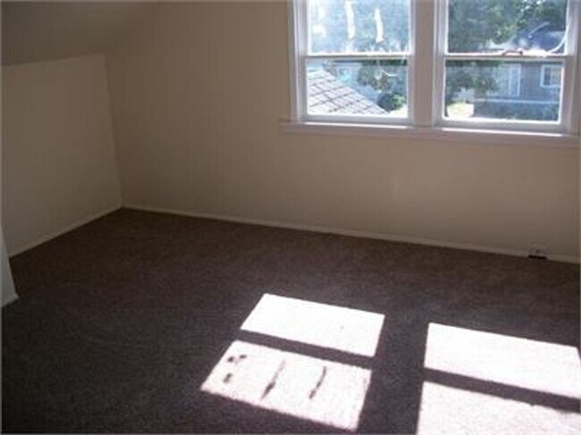 Building Photo - 3008 Meridian St