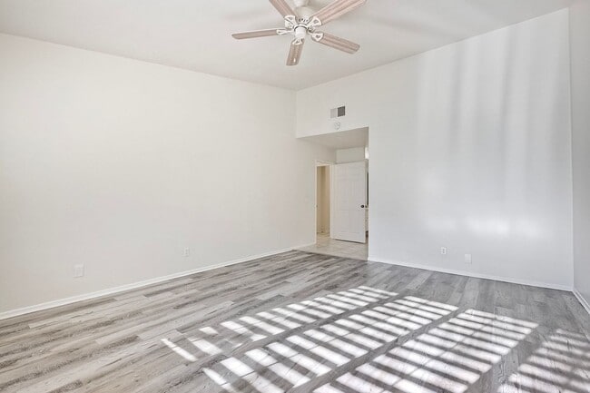Building Photo - 2Bed/2Bath in Pala Mesa Village~ Cyprus Island