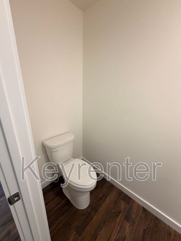 Building Photo - 7033 Randleman Dr