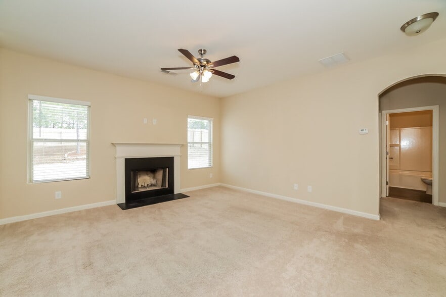 Building Photo - 408 Shady Glen