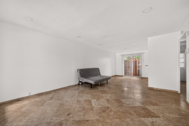 Building Photo - 3303 W Greenridge Dr