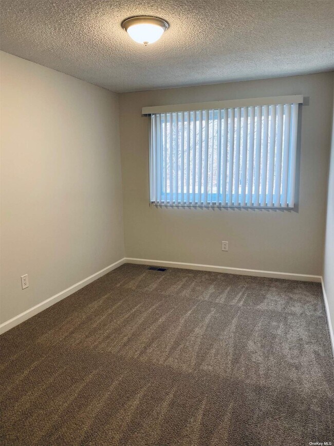 Building Photo - 232 Springmeadow Dr