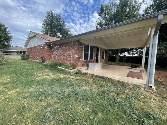 Building Photo - 120 N Ranchwood Blvd