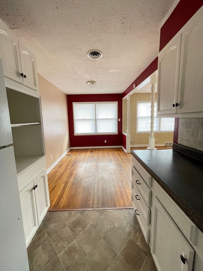 Building Photo - 3 bedroom 1 bath house