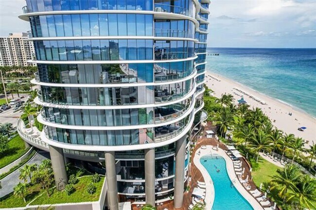 Building Photo - 15701 Collins Ave