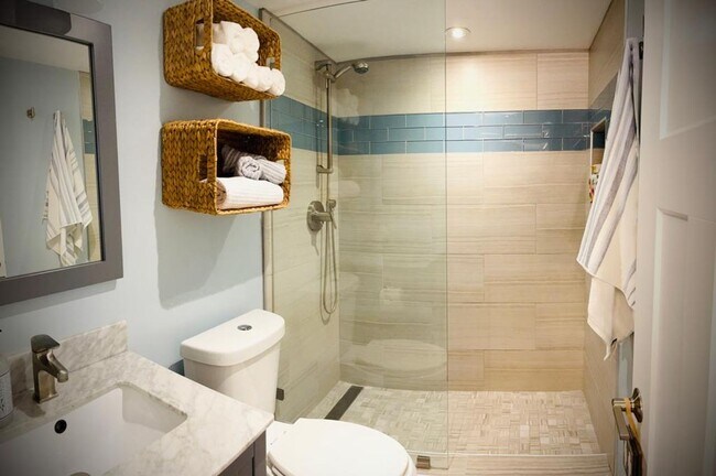 Building Photo - 605 Kensington Pl