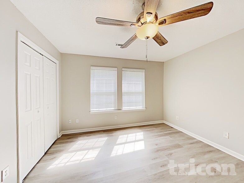 Building Photo - 5472 Brickleberry Way
