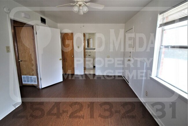 Building Photo - 806 Pecan Cir