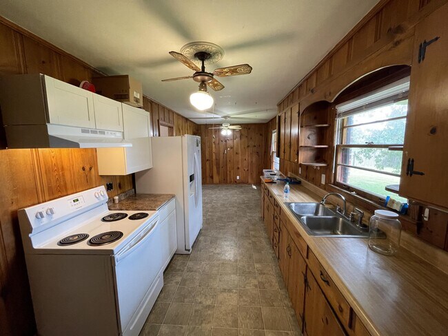 Building Photo - 902 Hereford Dr