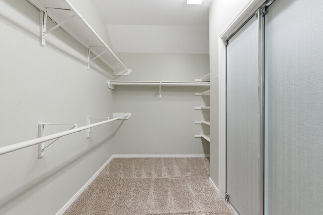 Building Photo - 7215 Bristol Ridge Dr