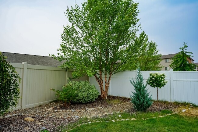 Building Photo - 2636 N Revette St