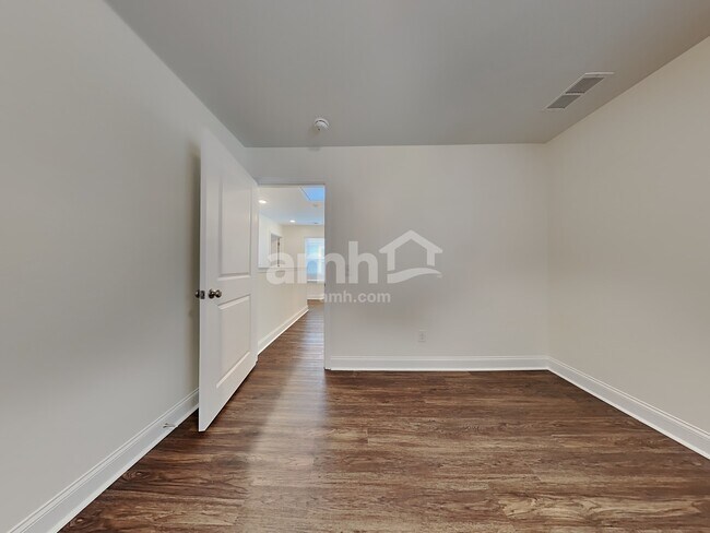 Building Photo - 1823 Produce Ln