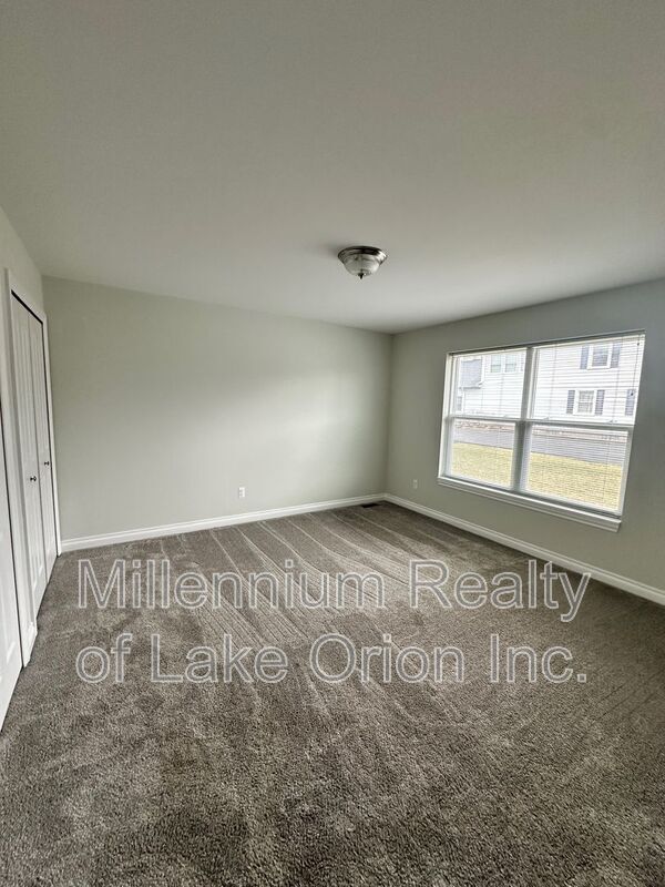 Building Photo - 2 Pleasant St