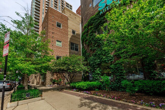 Building Photo - 40 E 9th St
