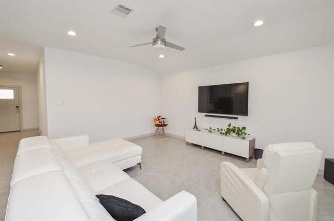 Building Photo - 29510 Cayenne Cir