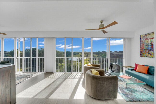 Building Photo - 4114 W Palm Aire Dr