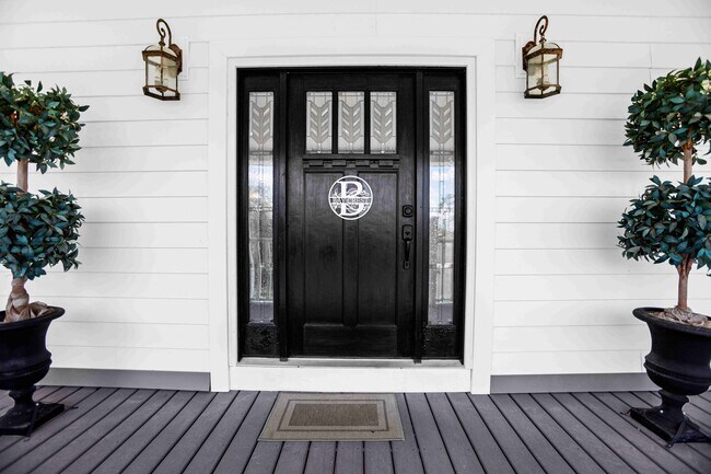 Building Photo - 7211 Bay Crest Rd