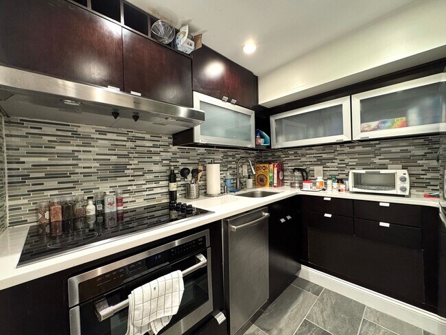 Building Photo - 124 Beacon St