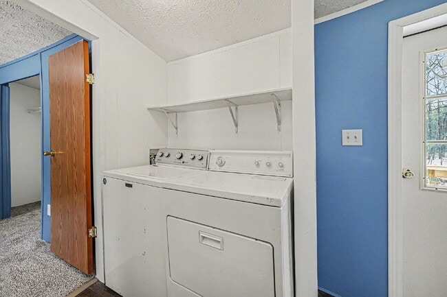 Building Photo - 3 Bedroom, 2 Bath Rental - $1450/month