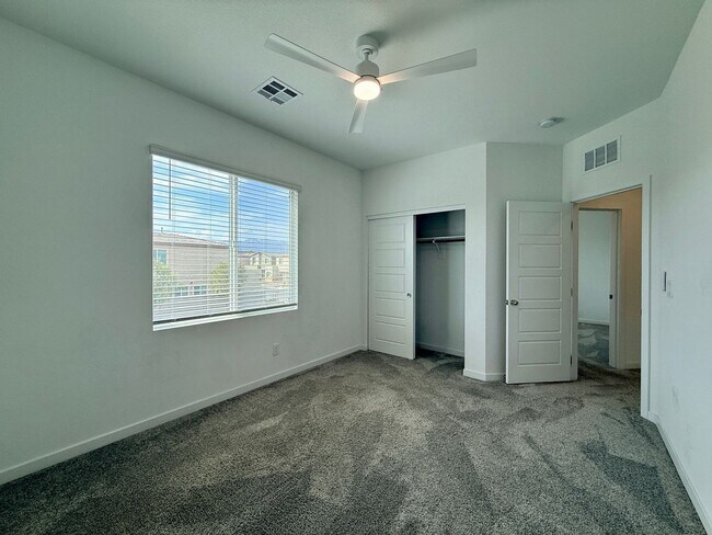 Building Photo - Beautiful Spring Valley Lennar Home-Make it yours today!