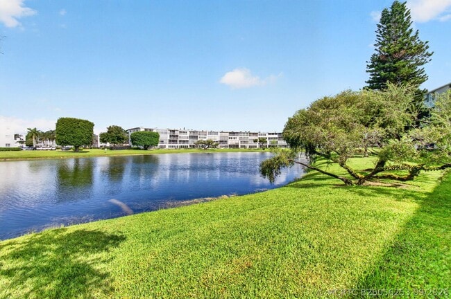 Building Photo - 4028 Hythe B
