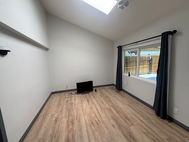 Building Photo - Beautifully Remodeled 3-Bedroom Single-Sto...