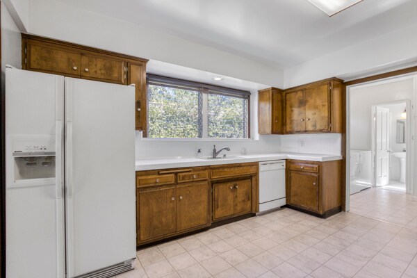 Kitchen - 10536 Whipple St