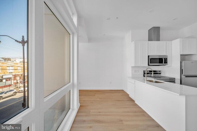 Building Photo - 710 Kennedy St NW