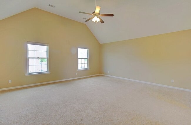 Building Photo - 935 Mustang Ln NE