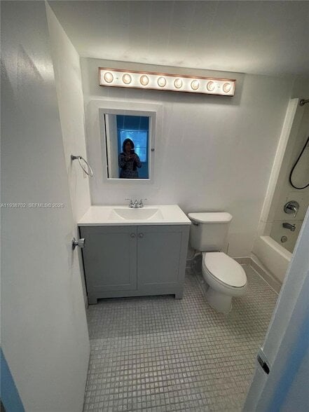 Building Photo - 14301 N Kendall Dr