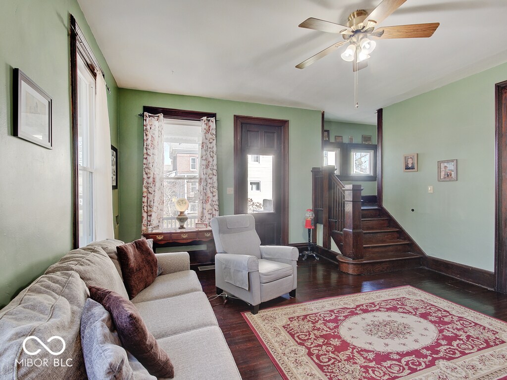 Building Photo - 345 E King St