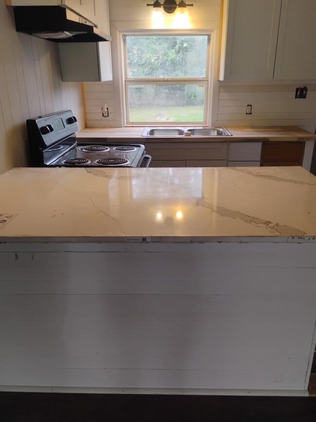 Building Photo - 6557 Madison Blvd