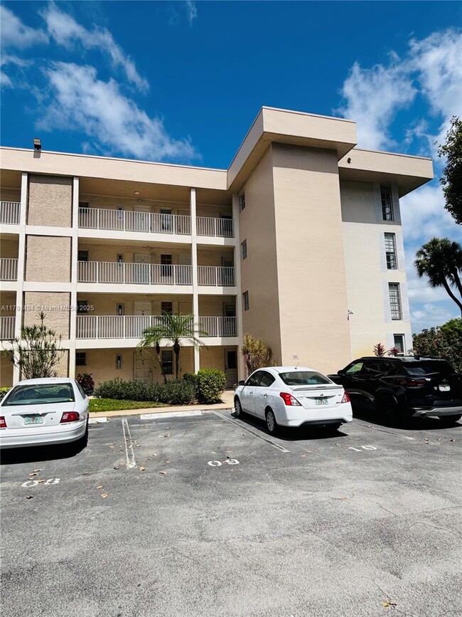 Building Photo - 2601 S Course Dr