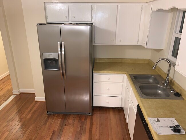 Building Photo - 4268 Sample Ct