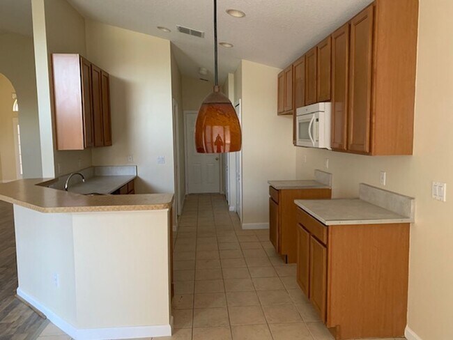 Building Photo - 3 bedroom home for rent