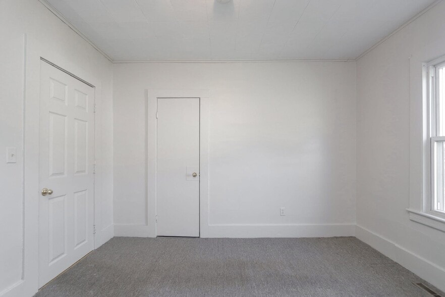 Bedroom 1 - 32 Parker St