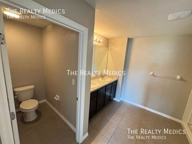 Building Photo - 1018 Ashentree Dr