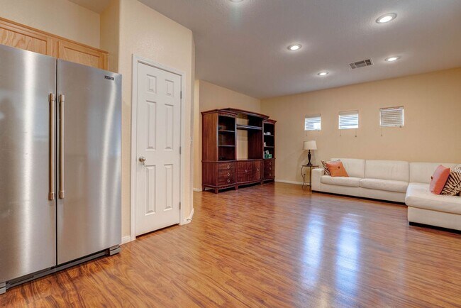 Building Photo - 9936 Elkhead Creek Way