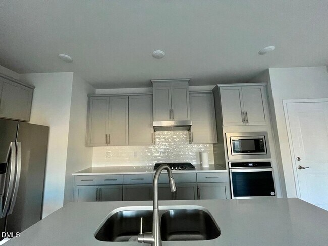 Building Photo - 129 Rushmore Ave